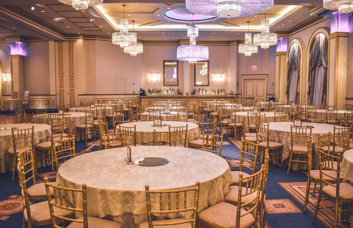 Eleganter Ballsaal für Hochzeiten
